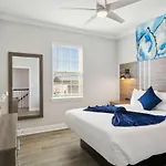 Brand New 5br, Outdoor Seating, Parking Holiday home *
