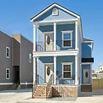 Beautiful New 5Br Home With Outdoor Seating