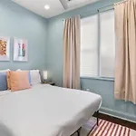 Sun Petals Chic 3bed 3 Mins To Superdome & Cbd Holiday home