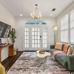 Sun Petals Chic 3bed 3 Mins To Superdome & Cbd Holiday home *