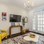 Sun Petals Chic 3bed 3 Mins To Superdome & Cbd Holiday home