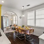 Holiday home Sun Petals Chic 3bed 3 Mins To Superdome & Cbd