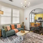 Holiday home Sun Petals Chic 3bed 3 Mins To Superdome & Cbd