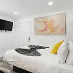 Retro Charm And Comfort Near The French Quarter Holiday home *