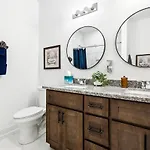 Spacious 5br Getaway In Nola Apartment *