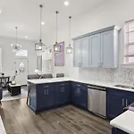 Cozy Fresh Lux House Near Downtown