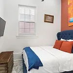 Cozy Fresh Lux House Near Downtown