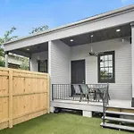 Cozy Escape With Private Outdoor Space