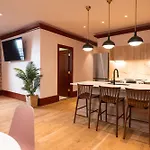 Vibrant 4 Bed 3 Bath Mon Cher Suite With Pool New Orleans