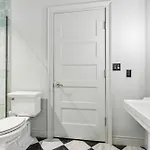 Perle Aparthotel New Orleans