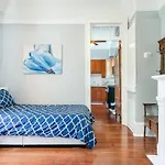 Ursulines Colorful Historic Home Near French Qtr