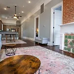 St Philip Gem 5 Bed-5 Bath Steps To Fq - Monthly Holiday home *