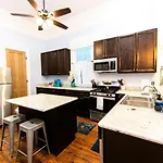 Elysian Historic - 4 Bed-4 Ensuite Baths Holiday home