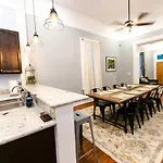 Elysian Historic - 4 Bed-4 Ensuite Baths Holiday home