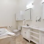 Spacious 3br Downtown In *