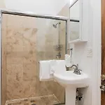 Apartment Spacious 3br Downtown In