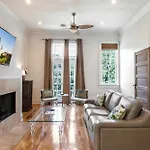 Spacious 3br Downtown In Apartment