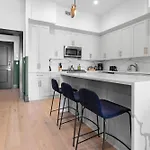 Downtown Close To Superdome With Rooftop Pool Gym