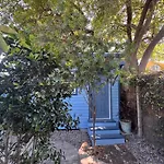 Charming Studio Cabin Under Oak Tree 2 Mins Walk To Magazine Quiet Neighborhood