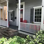 Eclectically Furnished Home In The Heart Of Nola