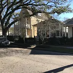 Eclectically Furnished Home In The Heart Of Nola