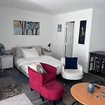 Cozy Studio Apt 10 Min From Everywhere In City