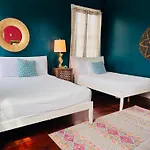 Creole Gardens Guesthouse And Inn