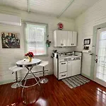 Walk To Jazz Fest From Garden Apartment New Orleans