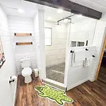 Waterfront Gem Holiday home