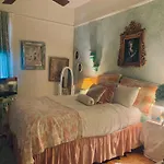 3Br Parisian Penthouse Sleeps 5 W Balcony On Streetcar!!