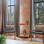 4-Br Hotel Suite Near Bourbon St