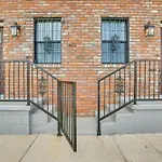 Walk To Streetcar And Dining Modern Nola Home Base!