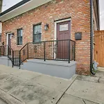 Walk To Streetcar And Dining Modern Nola Home Base!