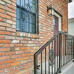 Walk To Streetcar And Dining Modern Nola Home Base!