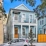 Hosteeva Stunning 4 Bedroom Condo W Pool Steps To St Charles Ave