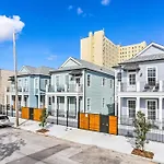 Hosteeva Stunning 4 Bedroom Condo W Pool Steps To St Charles Ave