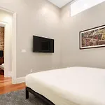 Roami At Factors Row Aparthotel 4*