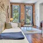 Group-Friendly Nola Suite Near Bourbon