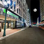 Wyndham Garden Baronne Plaza