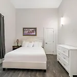 Stunning Close To French Quarter Apartment