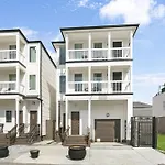 Stunning Close To French Quarter Apartment *