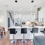 Mid-City 5Br W Balcony & Backyard Oasis