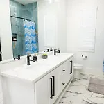 Luxe New Construction In Quiet Neighborhood *