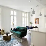 Roami At St. Charles