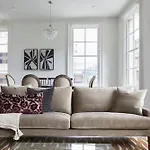 Roami At St. Charles