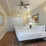 Stunning Near French Quarter Apartment *