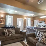 Baronne Street Spacious And Fully Furnished
