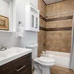 Baronne Street Spacious And Fully Furnished *