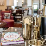 4Br Luxury Uptown Retreat W Private Heated Pool