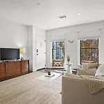 Group-Friendly Suite Near Bourbon Street